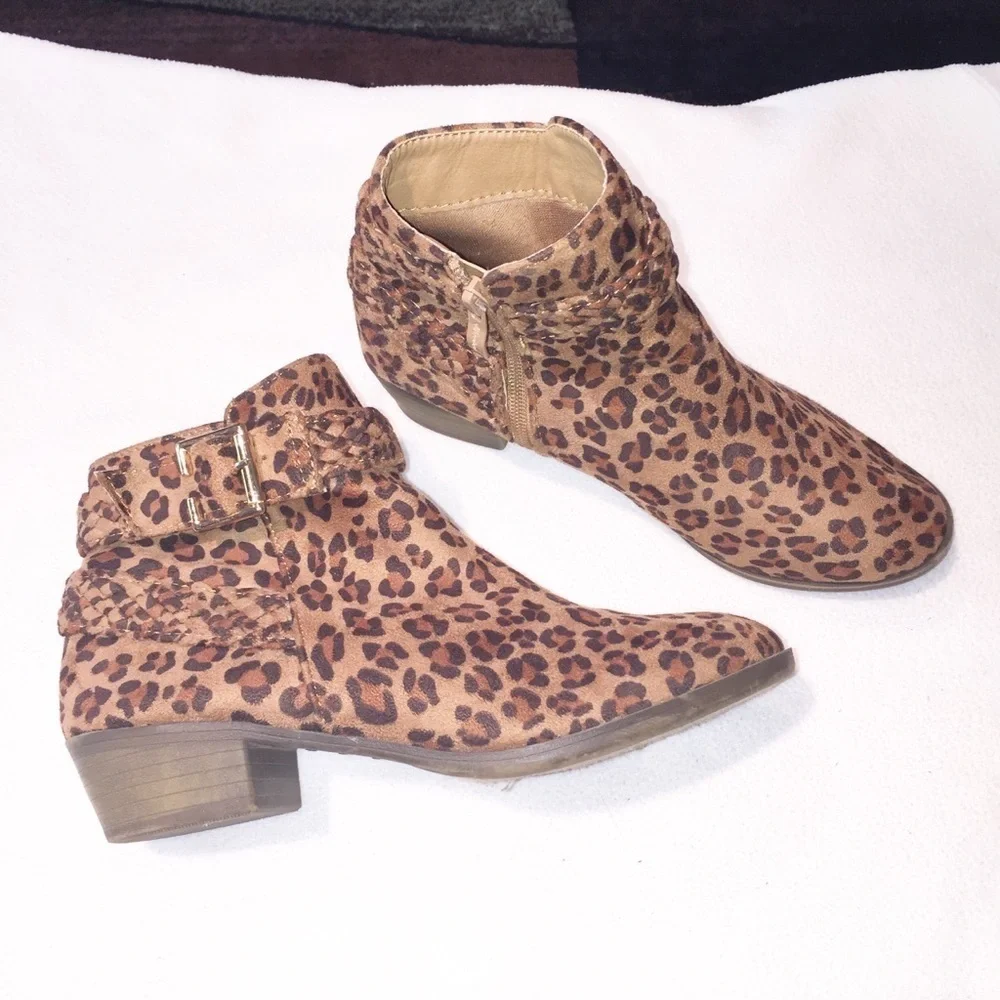 Weeboo ankle braided strap leopard bootie